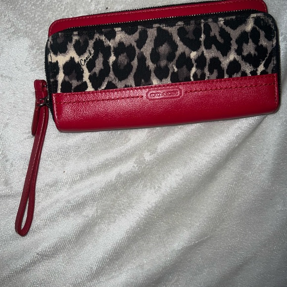 COACH 5 Piece…Purse..wallet..change bag..makeup bag..tablet case. Cheetah Print - Picture 8 of 15
